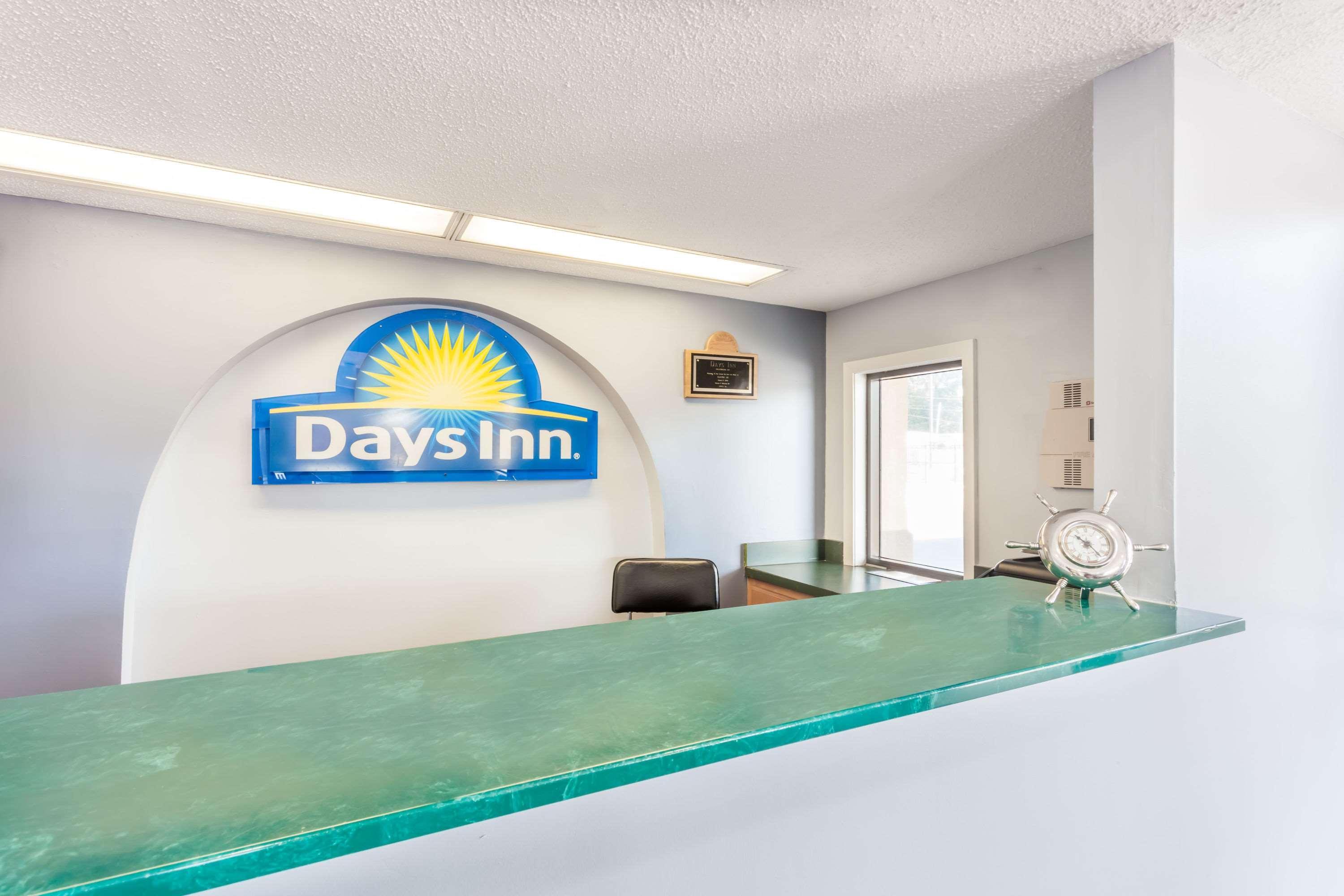 Days Inn By Wyndham Клинтон Экстерьер фото